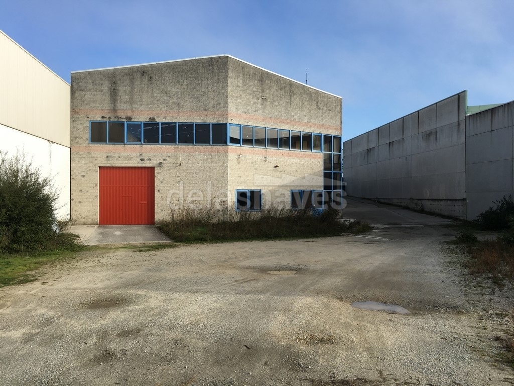 Alquiler de nave con parcela en el Ceao, Lugo